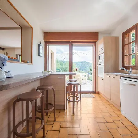 Casa de Férias Inviting In With Garden