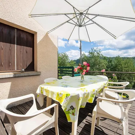 Holiday home Inviting In Miremont With Garden