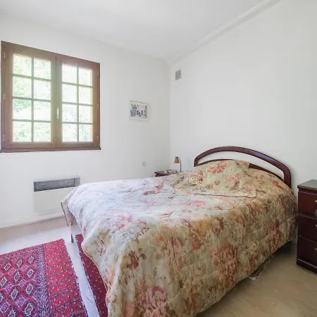 Casa de Férias Inviting In With Garden Miremont (Puy-de-Dome)