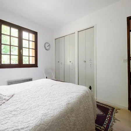 Casa de Férias Inviting In With Garden Miremont (Puy-de-Dome)