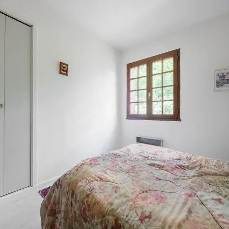 Casa de Férias Inviting In With Garden Miremont (Puy-de-Dome)